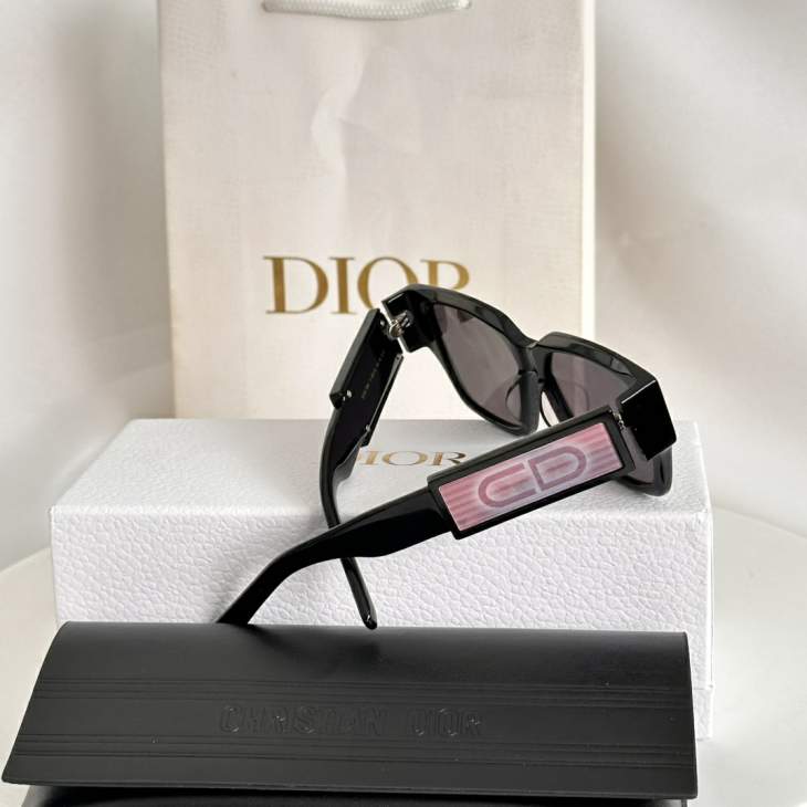 Picture of Dior Sunglasses _SKUfw77169615fw